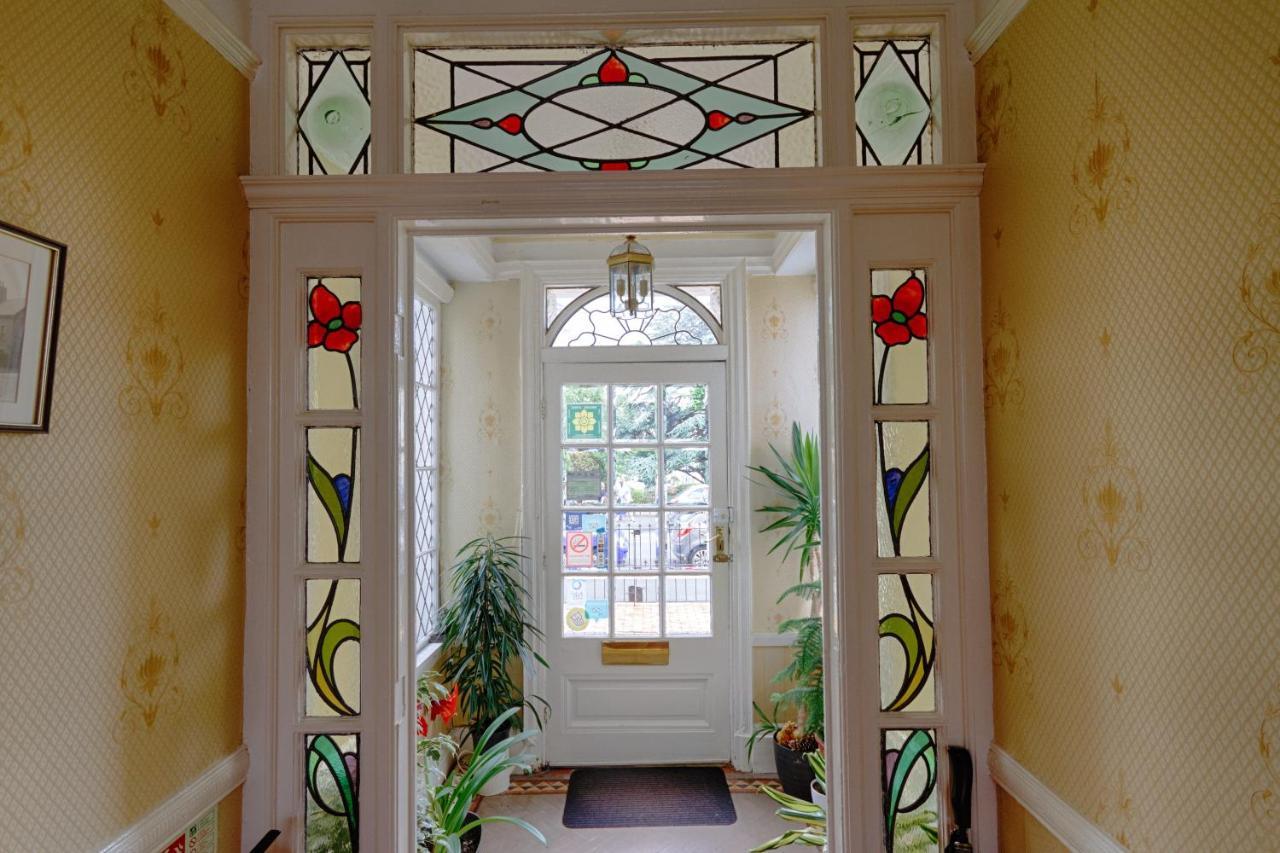 Holcombe House Guest House Ландъндо Екстериор снимка